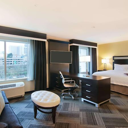Hampton Inn & Suites Bellevue Downtown/Seattle Екстериор снимка