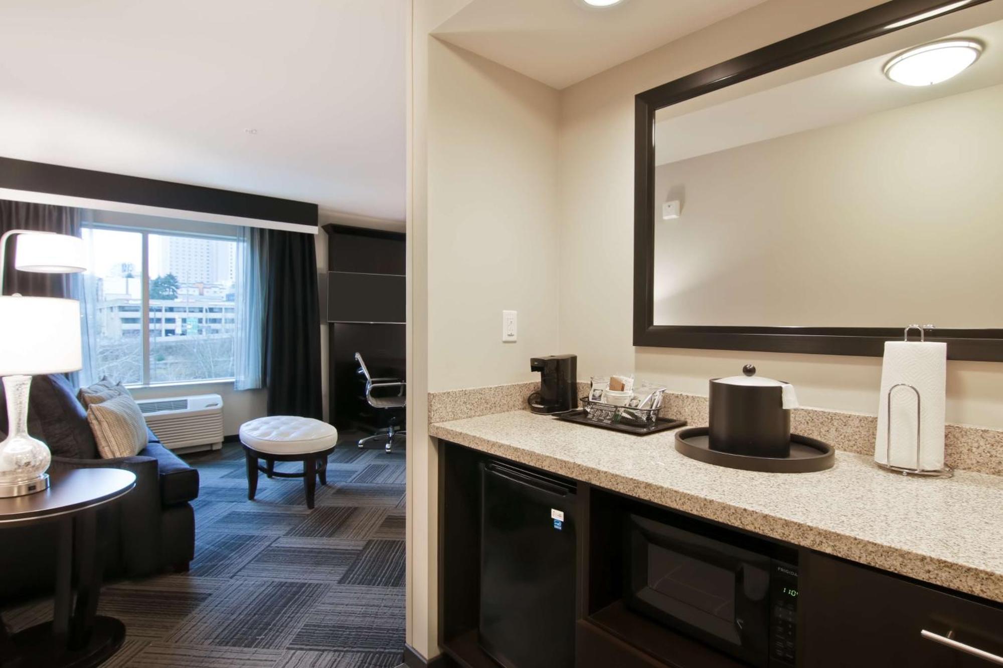 Hampton Inn & Suites Bellevue Downtown/Seattle Екстериор снимка