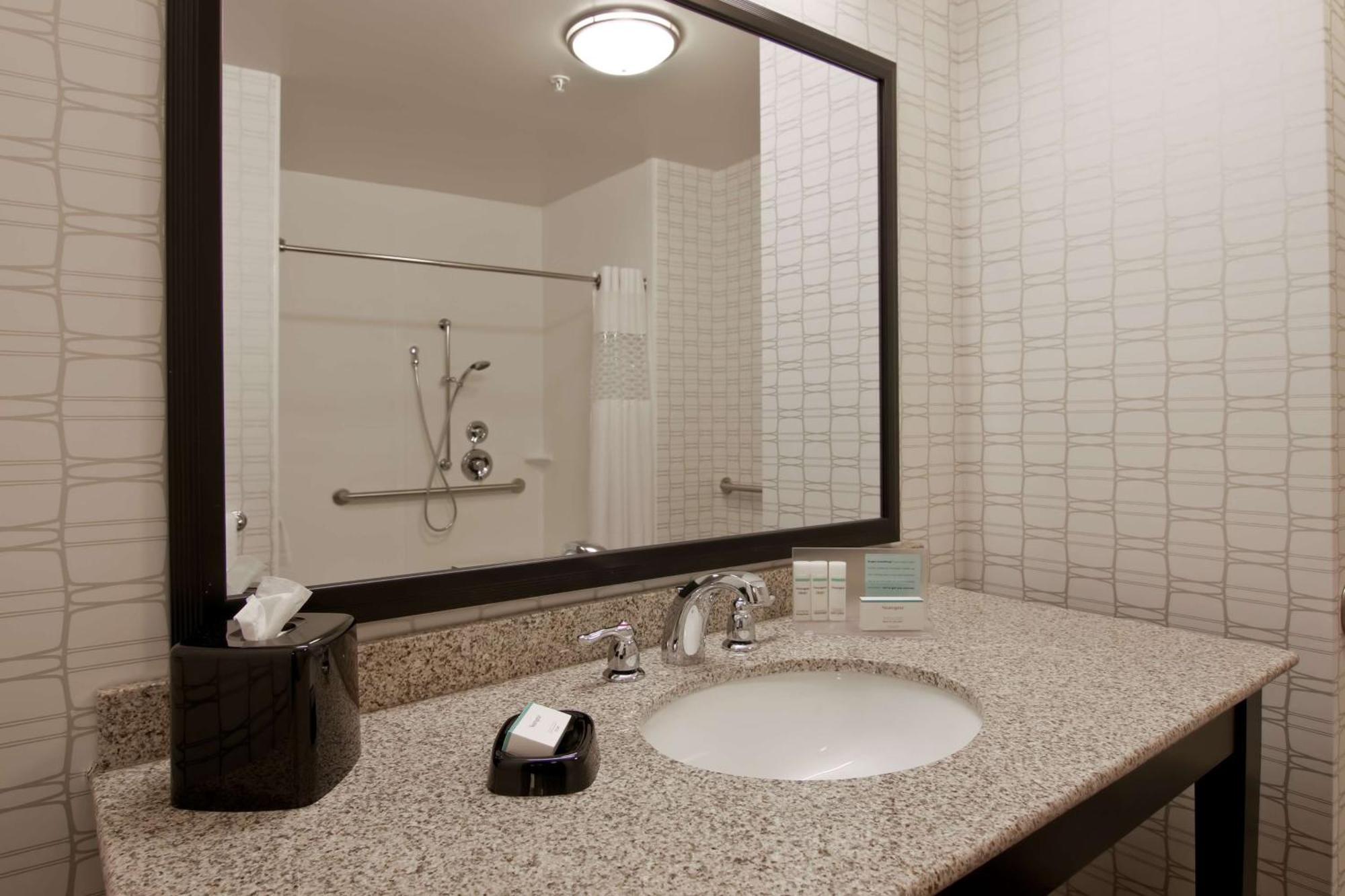 Hampton Inn & Suites Bellevue Downtown/Seattle Екстериор снимка