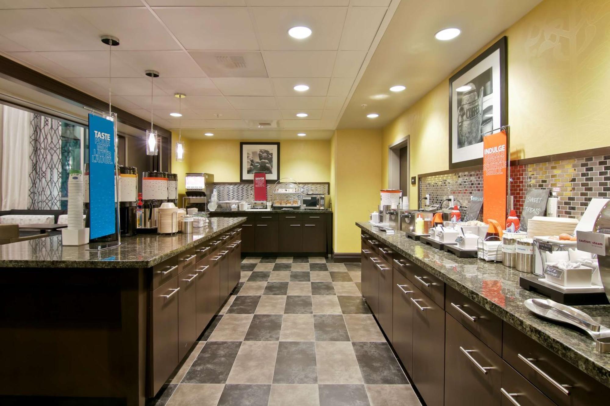 Hampton Inn & Suites Bellevue Downtown/Seattle Екстериор снимка