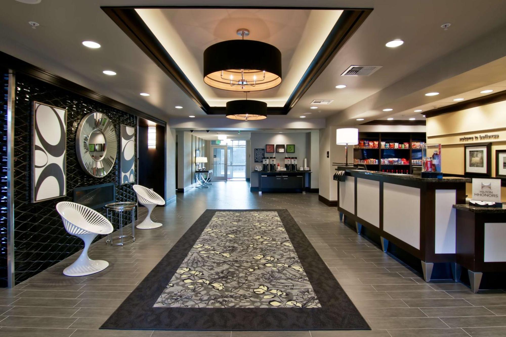 Hampton Inn & Suites Bellevue Downtown/Seattle Екстериор снимка